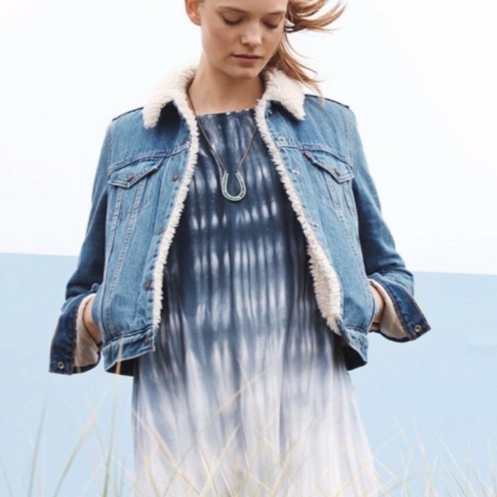 Levi’s sherpa trucker in XS